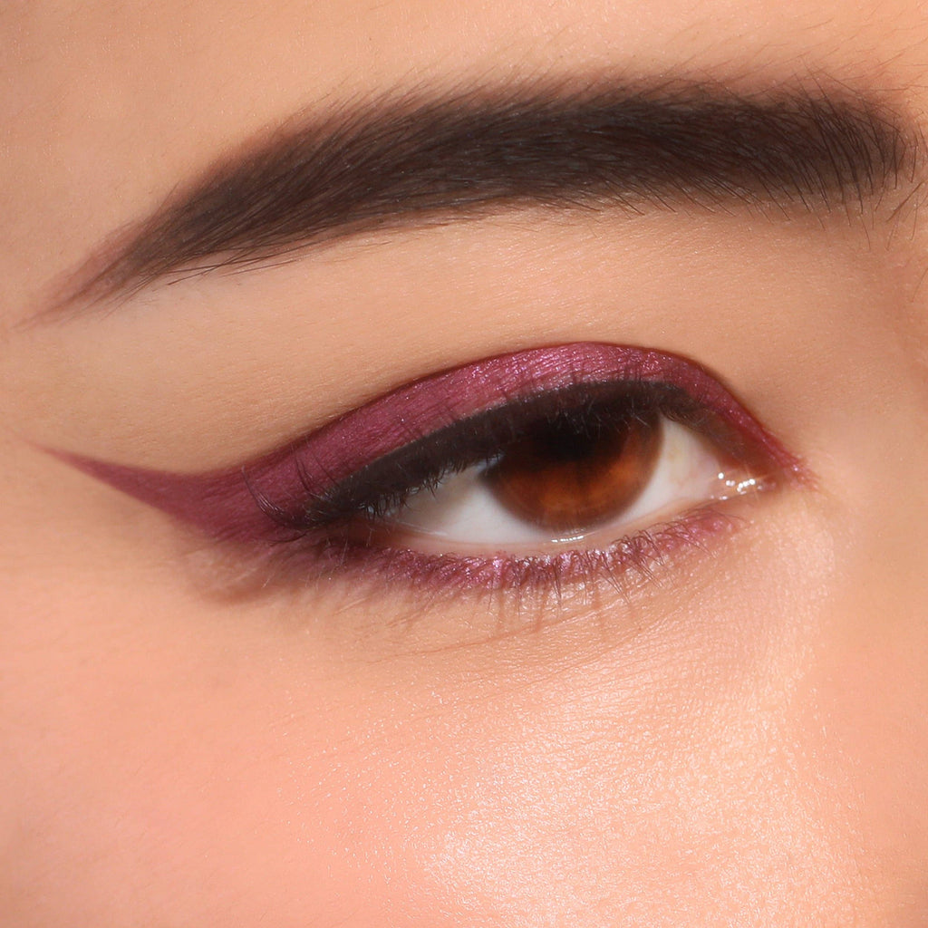 Statement Shimmer Liner
