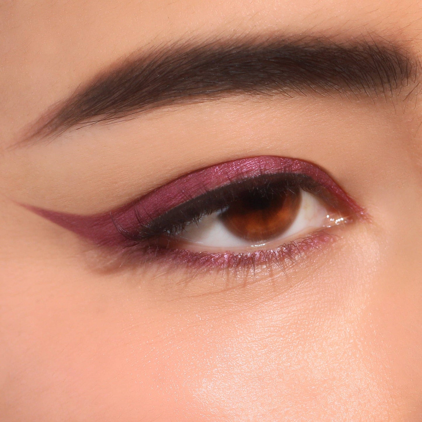 Statement Shimmer Liner