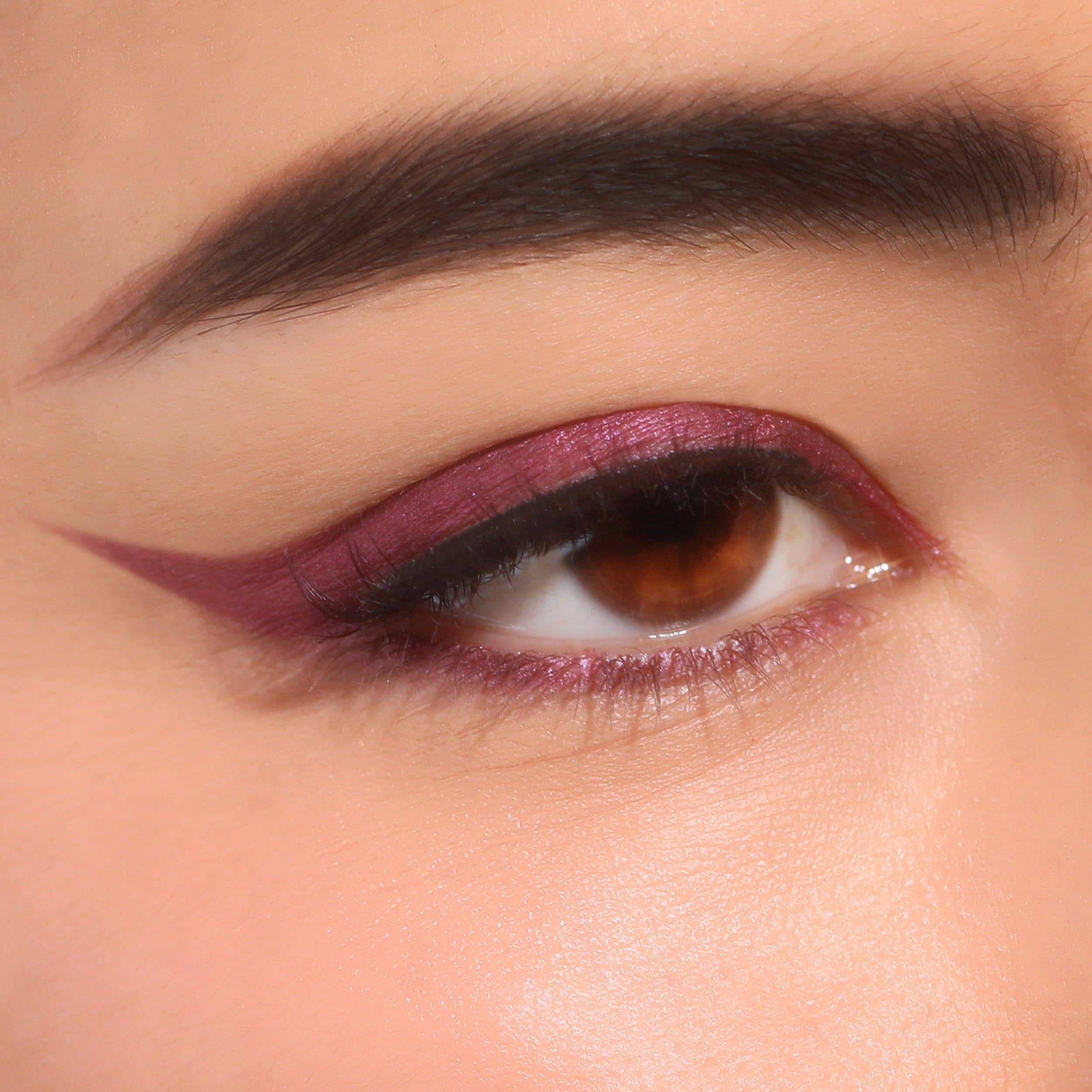 Statement Shimmer Liner
