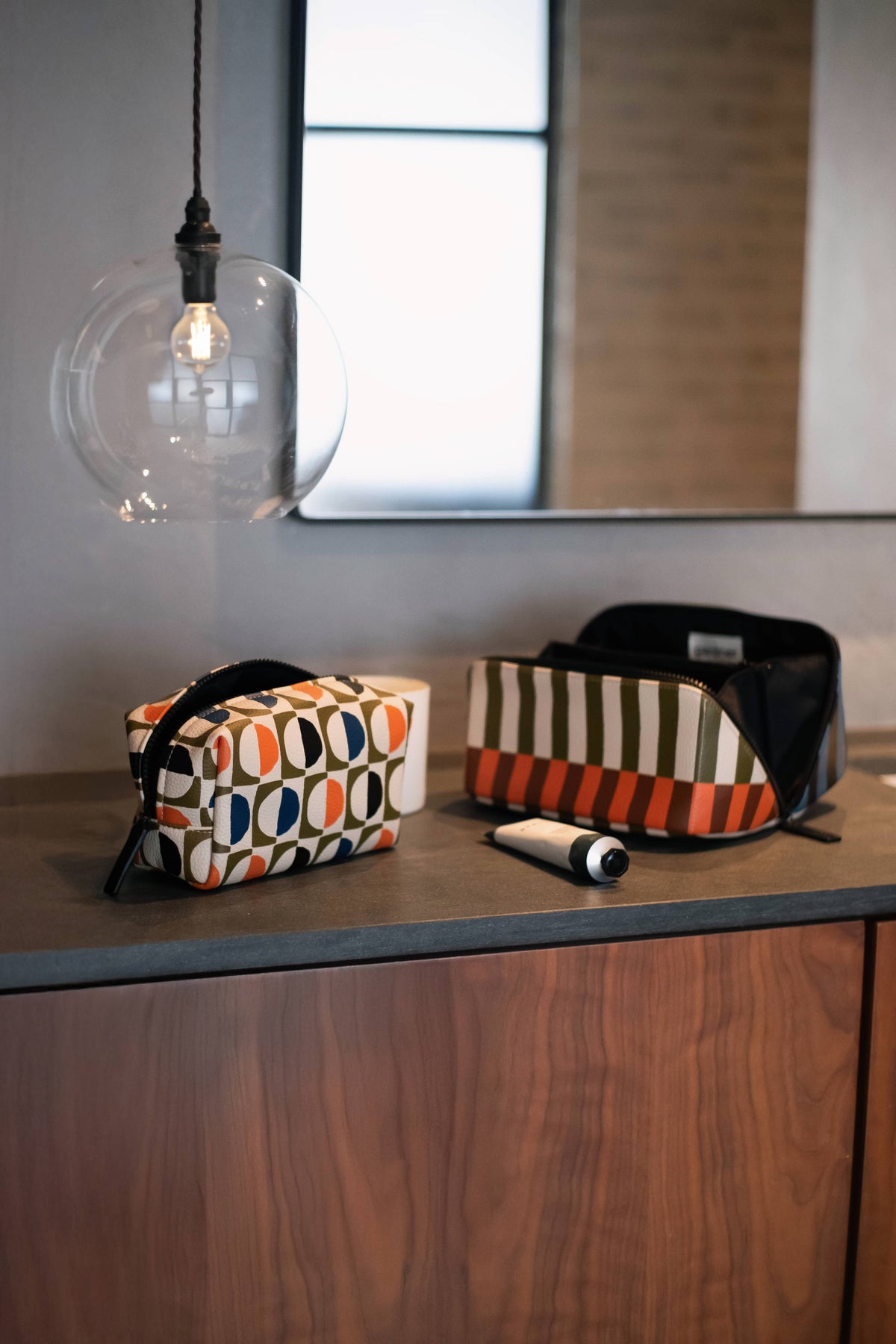 Stripe Diagonal Zip Large Washbag