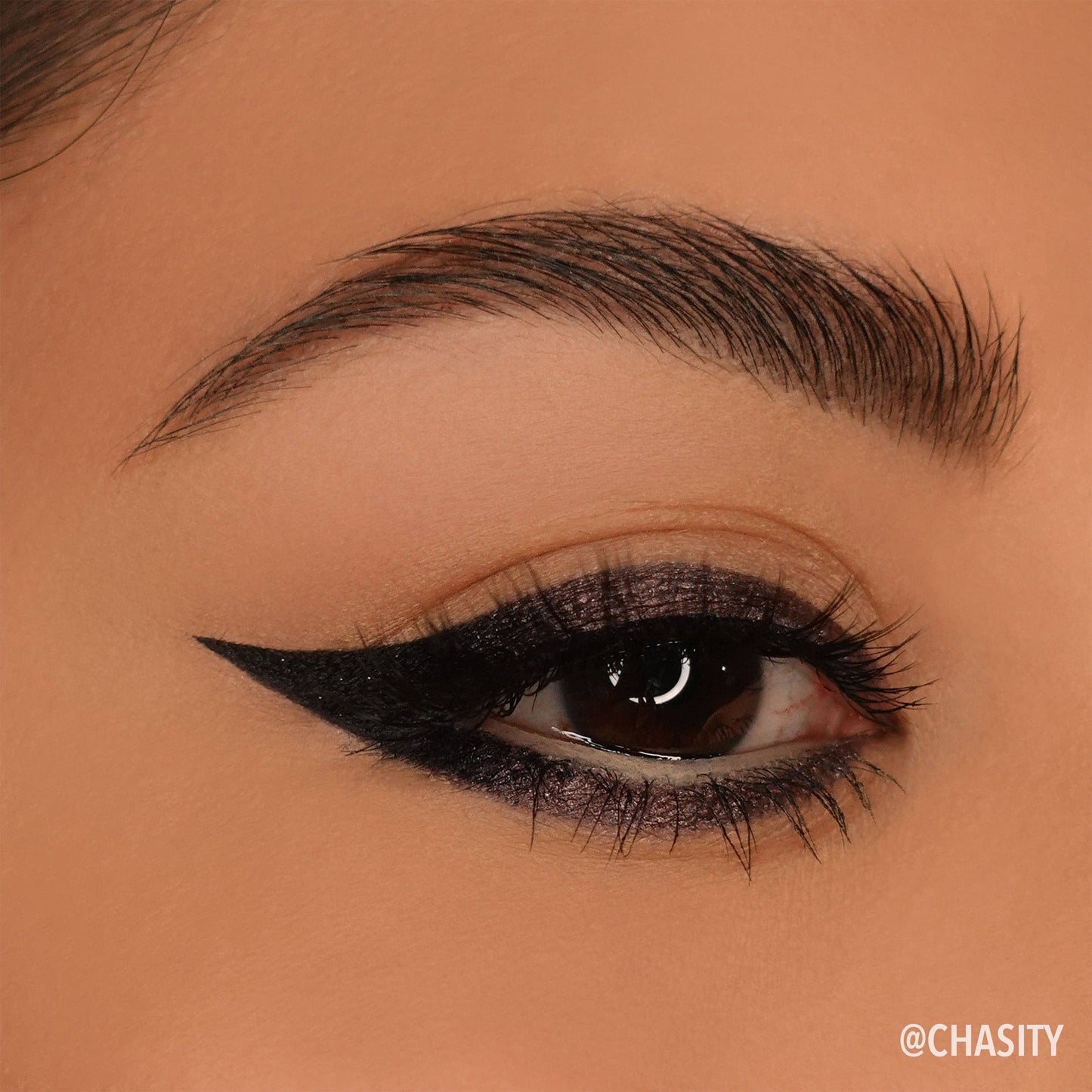 Statement Shimmer Liner