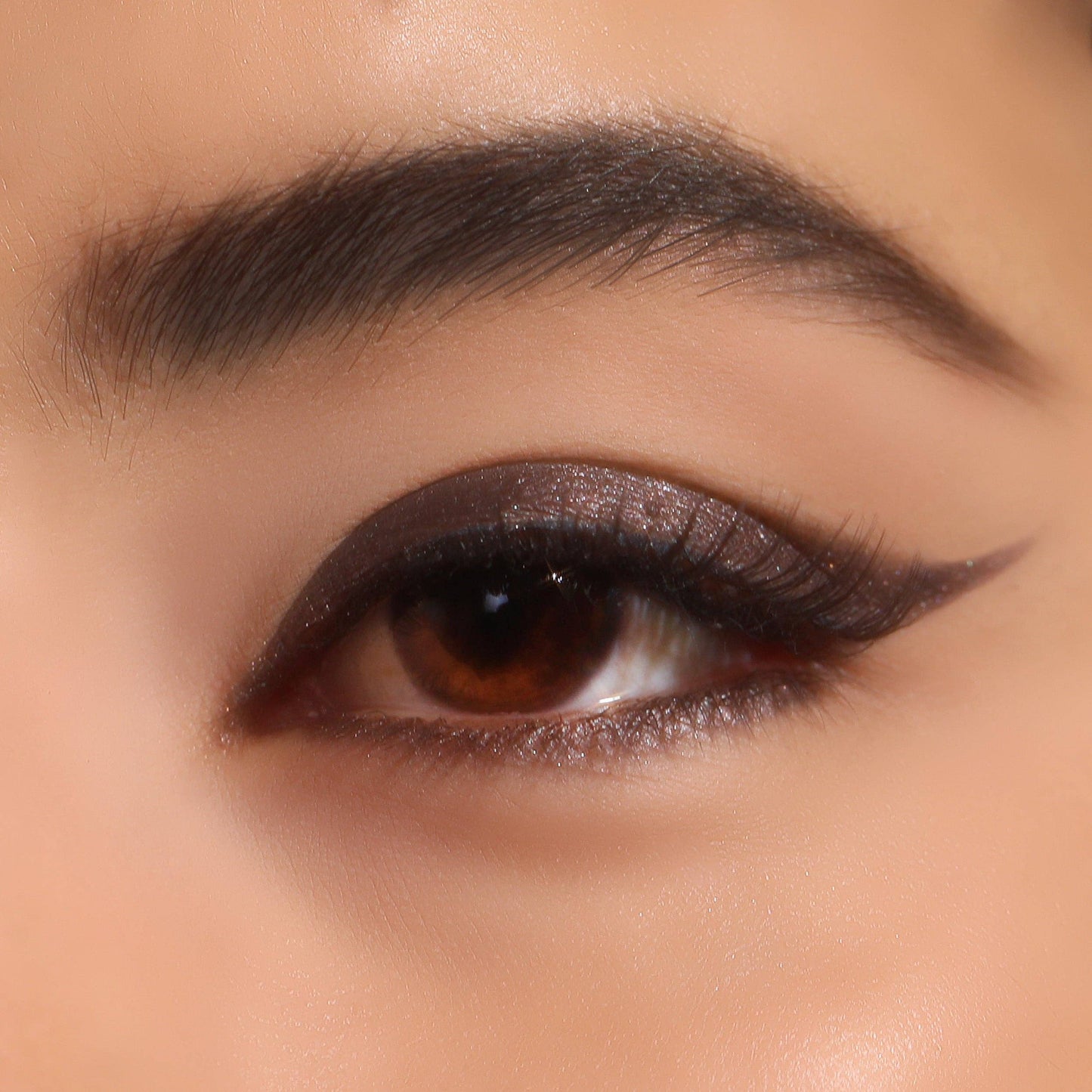 Statement Shimmer Liner